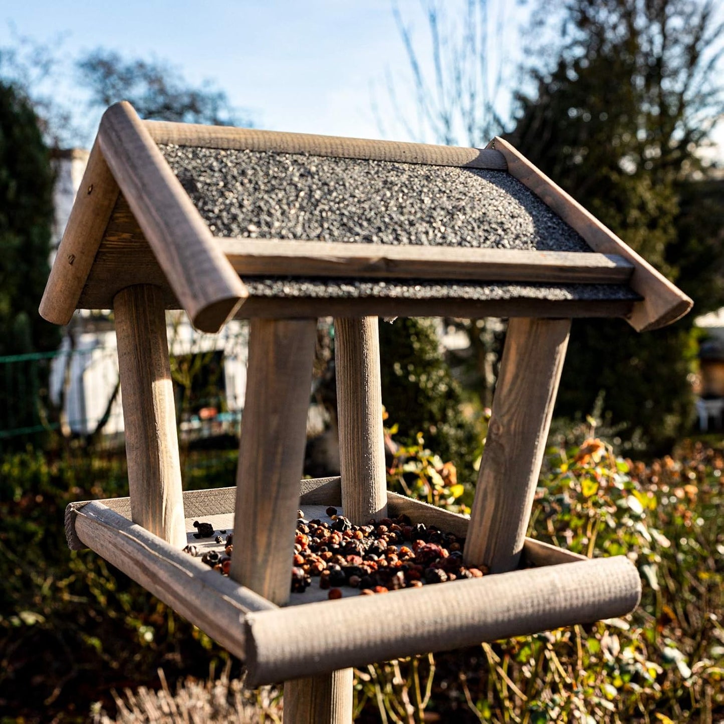 Casetta per Uccelli da Giardino con Piedistallo – In Legno Grigio, 105 cm, Elegante Rifugio per Uccellini