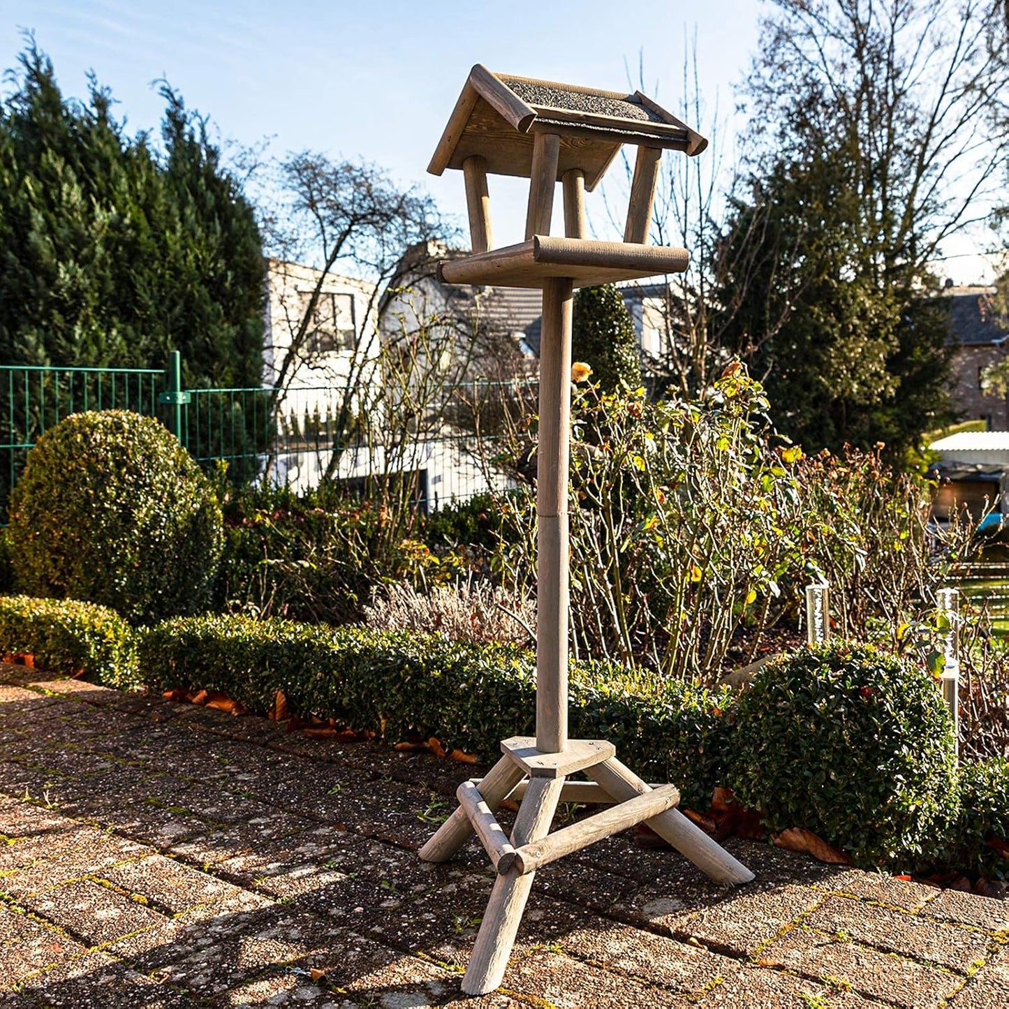 Casetta per Uccelli da Giardino con Piedistallo – In Legno Grigio, 105 cm, Elegante Rifugio per Uccellini